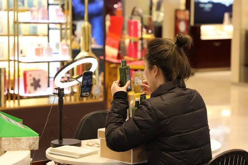 快手买币有便宜的吗_快手买站一块钱100_快手得钱