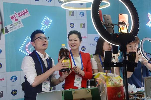 电商直播平台 疫情直播应用场景 直播平台商业化模式_网红助手24小时下单平台